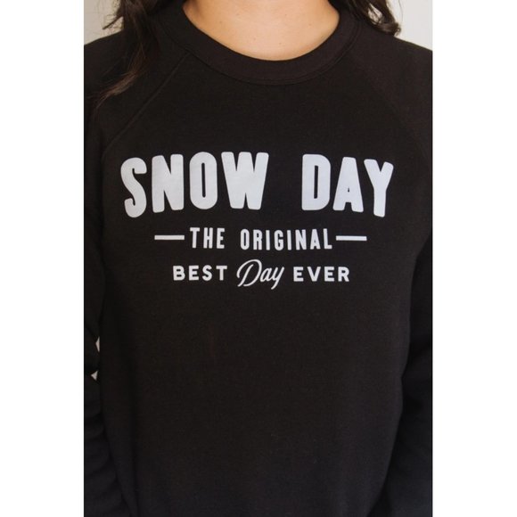 FR & Company Snow Day Sweatshirt Best Day Ever Fuzzy Lined Fleece Sweater Warm - Picture 3 of 7